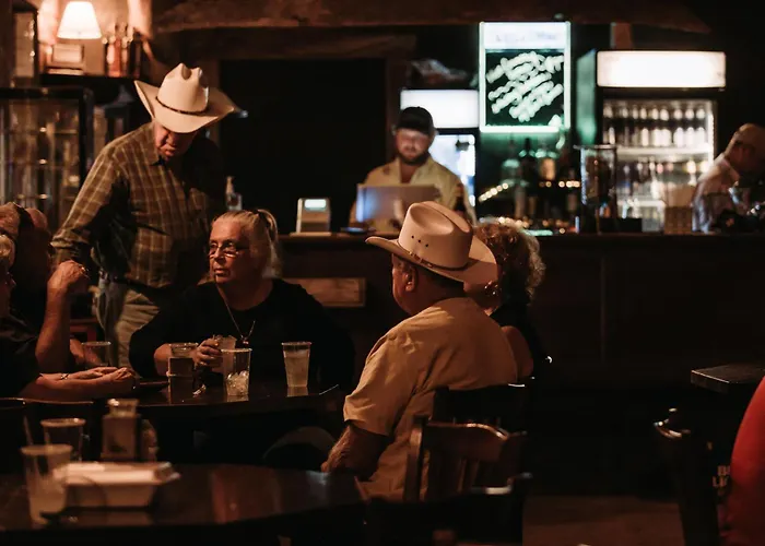 The Historic Leakey Inn