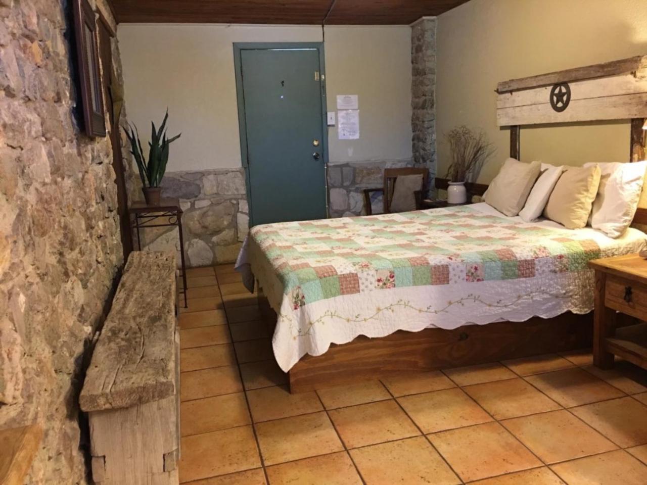 The Historic Hotel Leakey